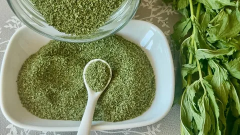 نعنا خشک اعلا با برگ های تمیز و رایحه خوشبو